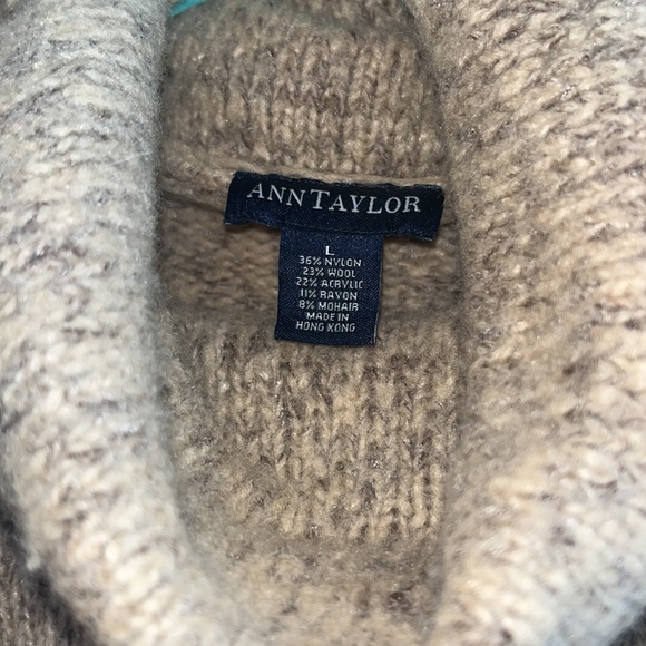 Women’s Ann Taylor cropped Sweater - L - Picture 2 of 3